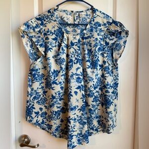 EUC Blue & Light Cream Floral Cap Sleeve top, Sz XXL